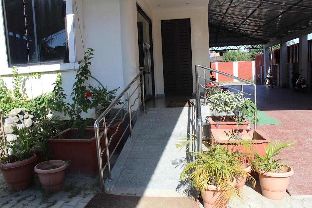 Hotel Dibrugarh Club House Zewnętrze zdjęcie