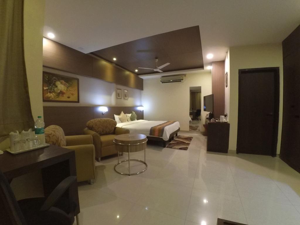 Hotel Dibrugarh Club House Zewnętrze zdjęcie