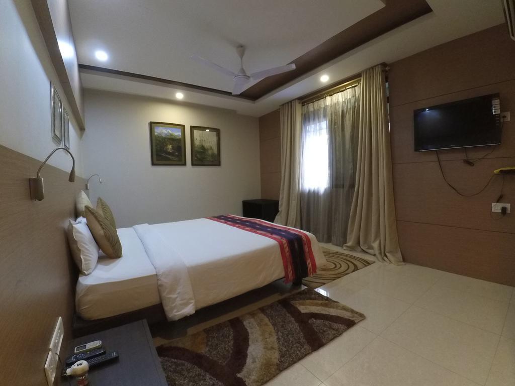 Hotel Dibrugarh Club House Zewnętrze zdjęcie