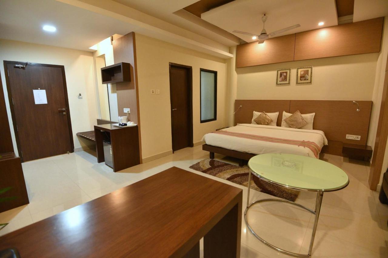 Hotel Dibrugarh Club House Zewnętrze zdjęcie