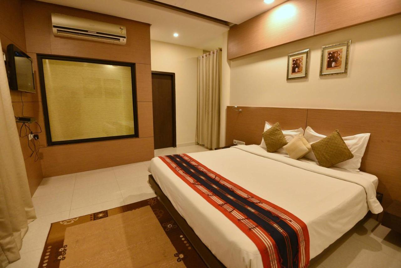 Hotel Dibrugarh Club House Zewnętrze zdjęcie